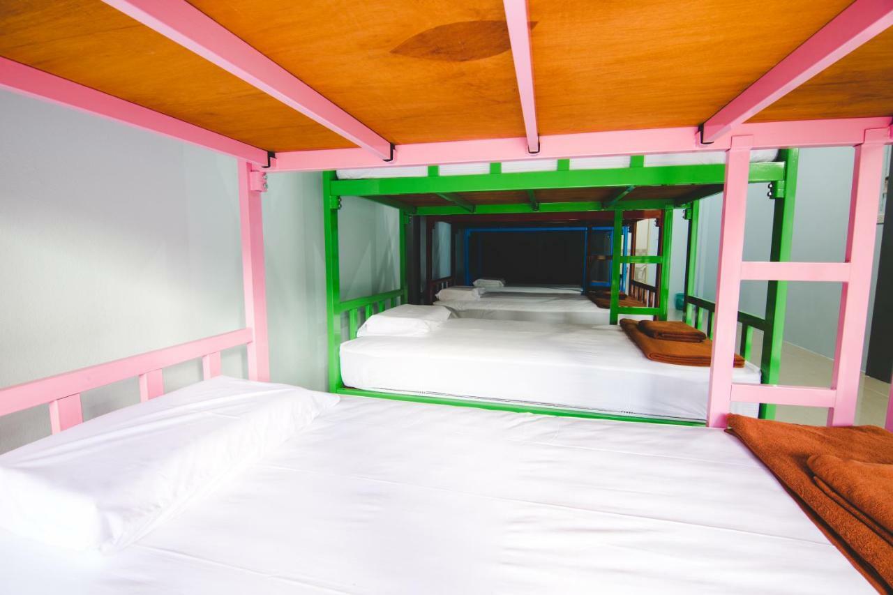 Khaosok Secret Hostel Khao Sok National Park エクステリア 写真