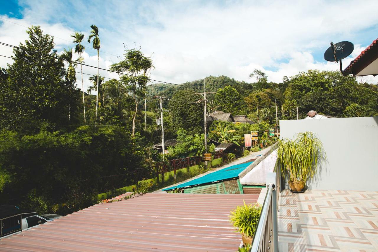Khaosok Secret Hostel Khao Sok National Park エクステリア 写真