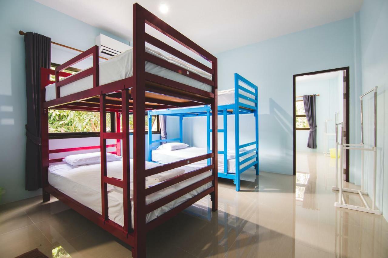 Khaosok Secret Hostel Khao Sok National Park エクステリア 写真